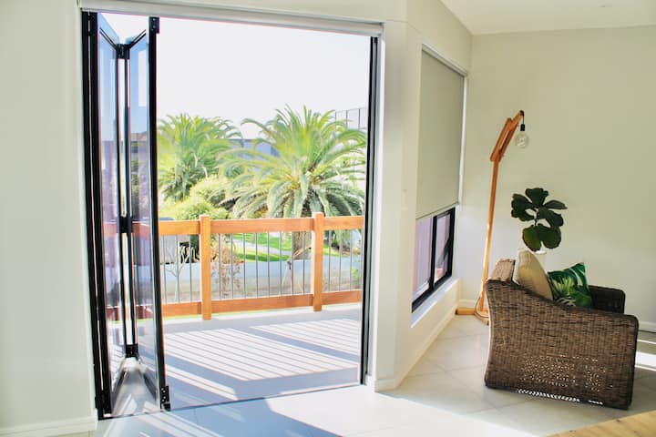 Bright And Breezy Apartment - Namibia