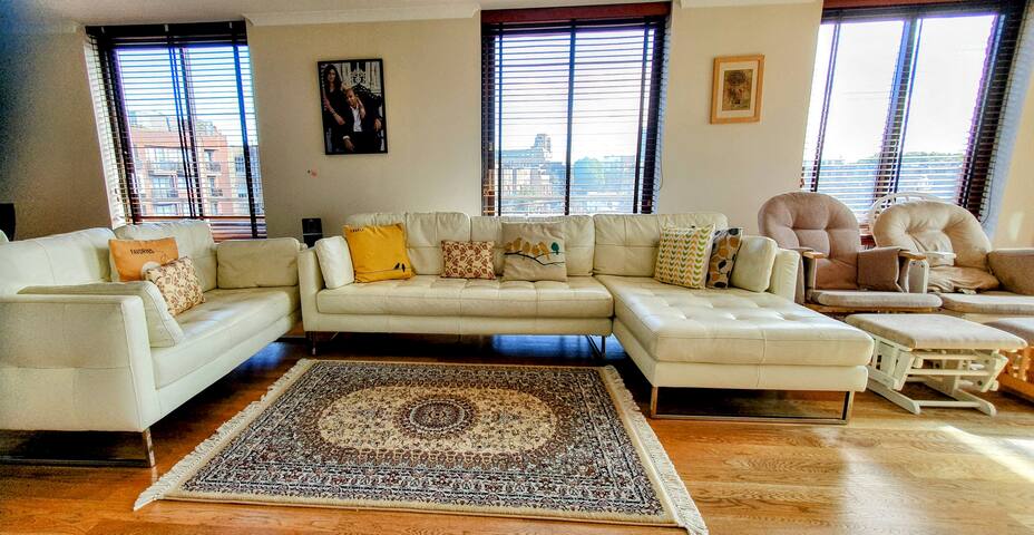 Spacious beautiful Penthouse flat central location gallery image 3