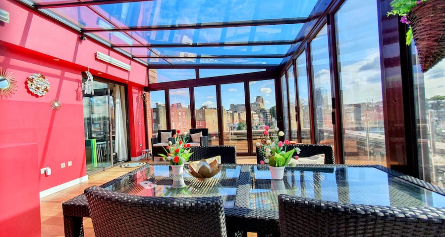 Spacious beautiful Penthouse flat central location