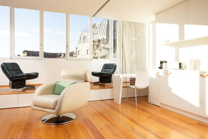 Daydream by the River – Rooftop Duplex 4F