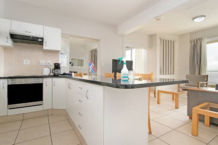 Lovely 2-bedroom serviced apartment with pool 308 gallery image 3