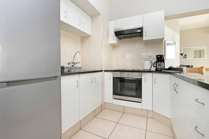 Lovely 2-bedroom serviced apartment with pool 308 gallery image 5