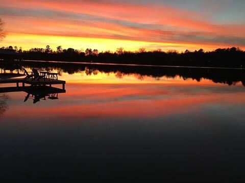 Sunset Cove, 3-bedroom lake house