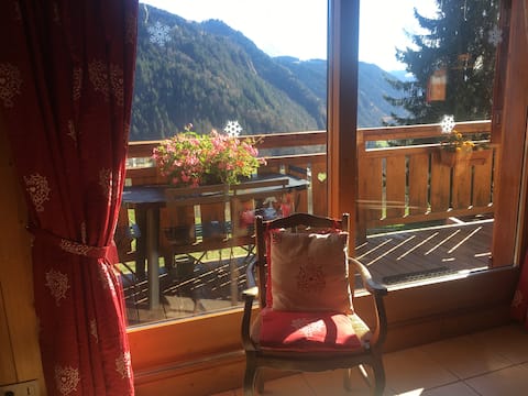 Top performing Airbnb: Cocooning stay in the heart of the Aravis in La Giettaz