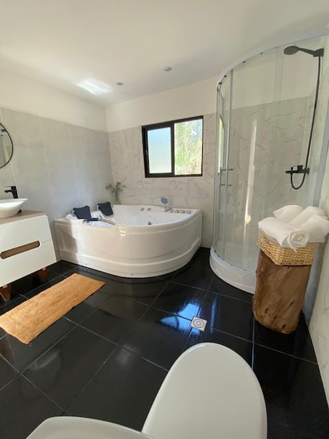 BigVibes domos with jacuzzi, nature and comfort.