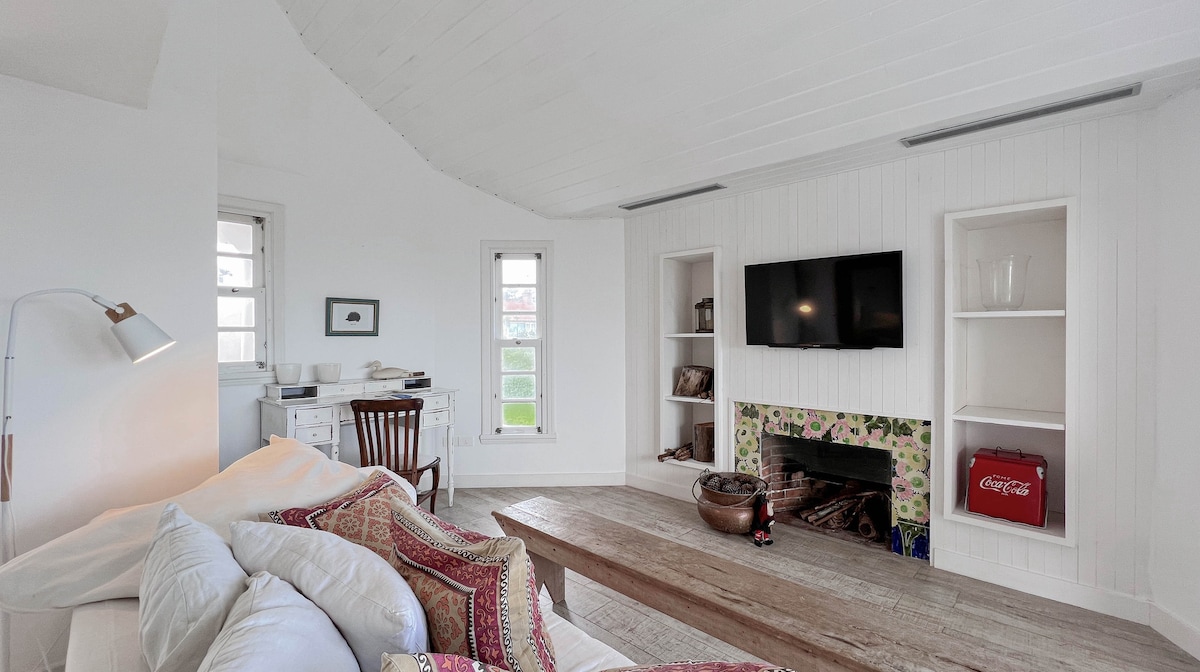 Top Airbnb: Experience Punta in an iconic oceanfront building in San Rafael   El Placer