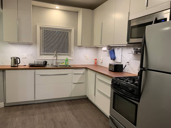 Spacious And Clean Main Floor Unit In The Junction - Toronto