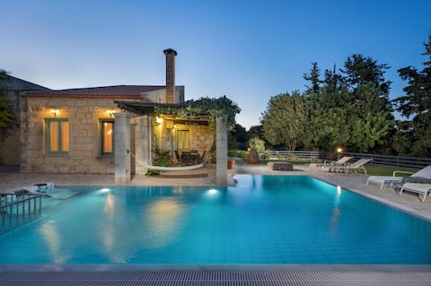 Villa Grego, Heated Pool, Jet-Tub, Unique Privacy
