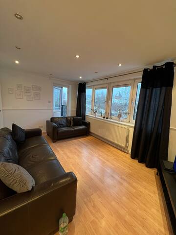 Luxurious 2 Bed Apartment in Shoreditch! gallery image 5