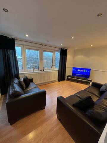 Luxurious 2 Bed Apartment in Shoreditch! gallery image 4