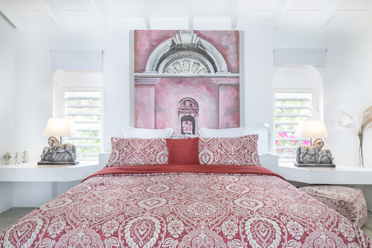 Master Bedroom with Tasteful Chosen Barock Ornaments.