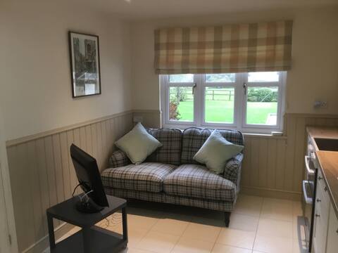 Top performing Airbnb: Cute 1 bedroom cottage in countryside. in Bracknell Forest