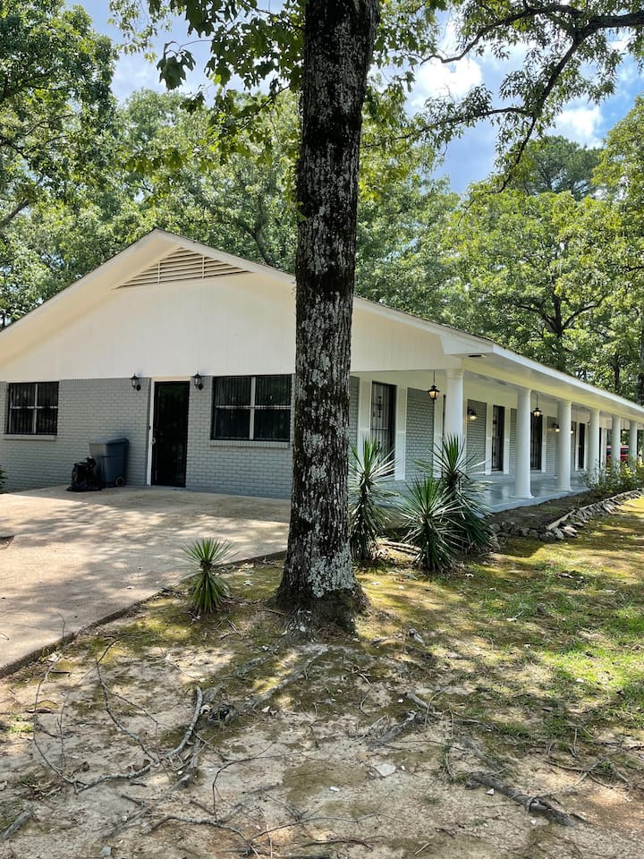 Beautiful 3 Bed 2 Bath Home in Lakeover Area Houses for Rent in