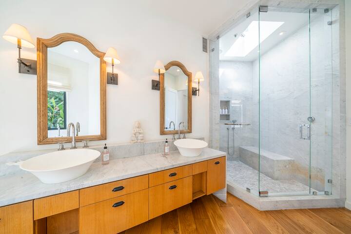 Luxury Oasis in Hollywood Hills with Pool gallery image 5