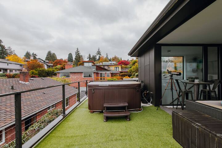 Stunning Panoramic Views Hot Tub Modern 4BR Home gallery image 5