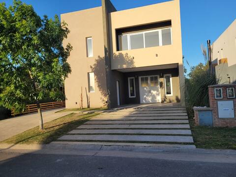 Casa al rio Tigre Dique lujan