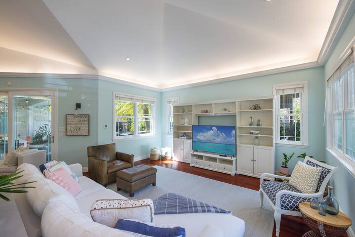 Stylish, private home – Steps to Kailua Beach! gallery image 3