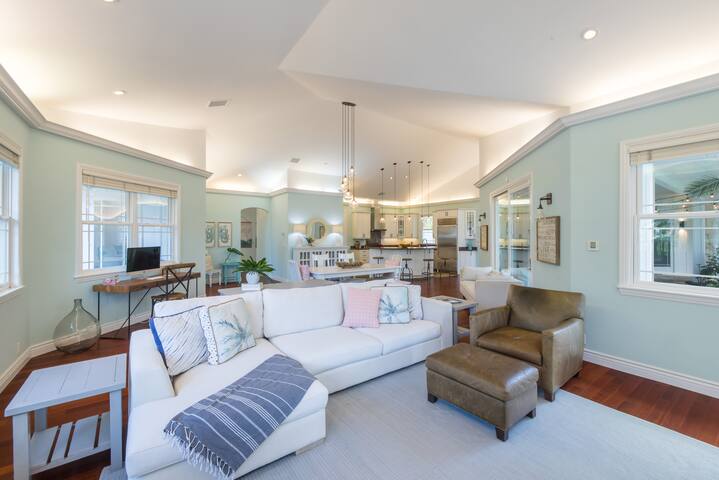 Stylish, private home – Steps to Kailua Beach! gallery image 4