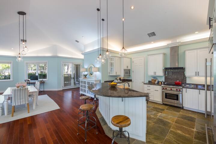 Stylish, private home – Steps to Kailua Beach! gallery image 5