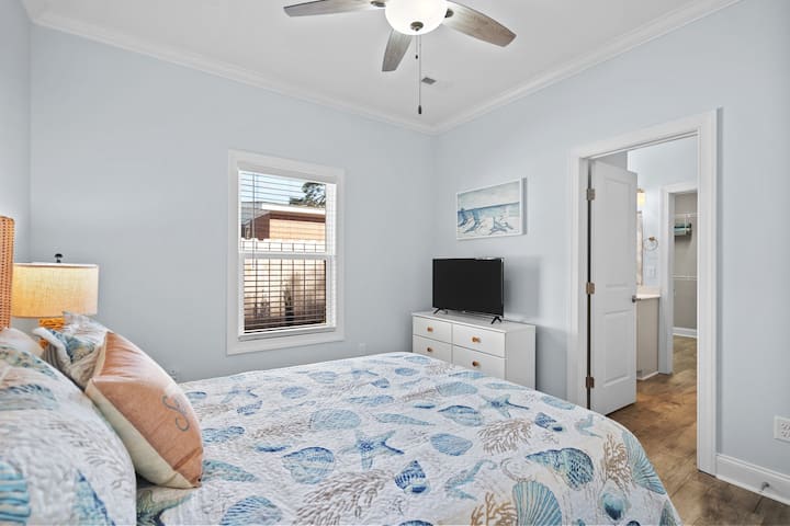 The primary bedroom features a queen bed with a super comfortable memory foam mattress.  A 40" Roku TV allows you to watch your shows by signing in with your own account. We also have Spectrum Live TV.  This room has an en-suite bathroom.