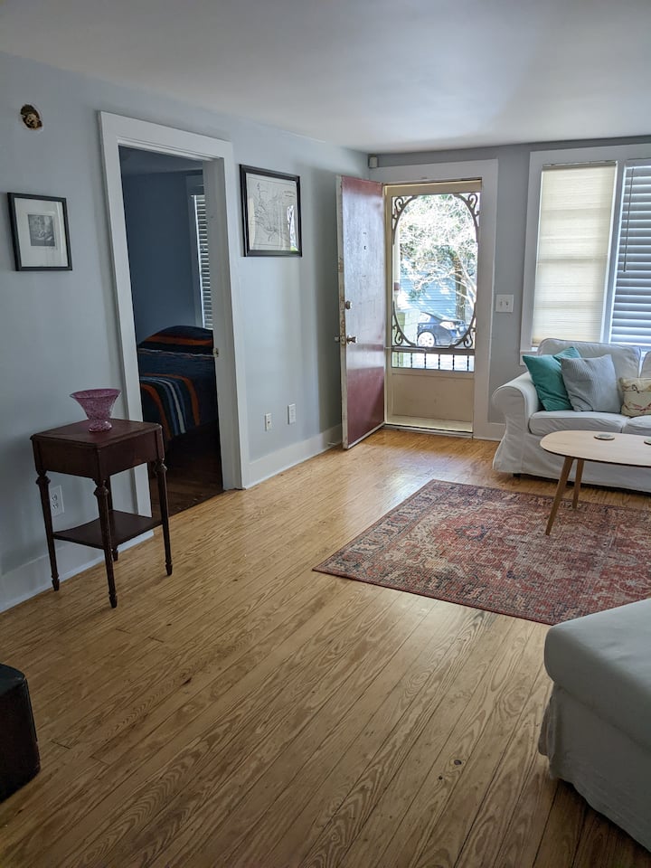 2 Bedroom Bungalow Walking Distance To Downtown. - Wilmington, NC