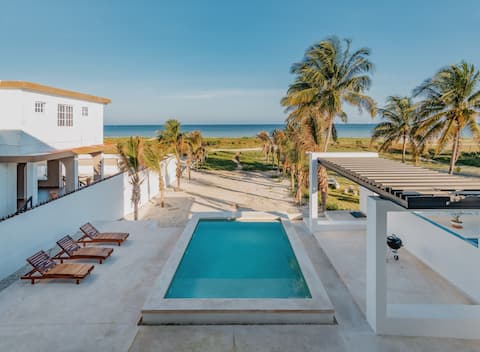Luxury oceanfront villa in Progreso