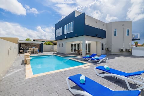 NEW 6 Bedroom Villa 5 min Eagle Beach & Palm Beach