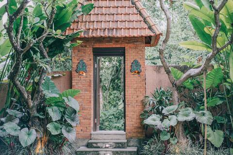 Perfect Gateway 3BR Villa with Lush Jungle View