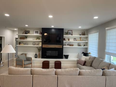 Beautiful Four Bedroom Plus, Home in Raymond, AB.