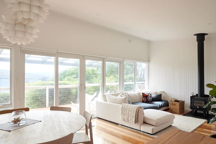 Light-filled Beach House A Short Walk To The Beach - Aireys Inlet
