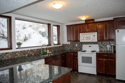 Popular Airbnb listing: Bright suite walking distance to ski hill in Kimberley