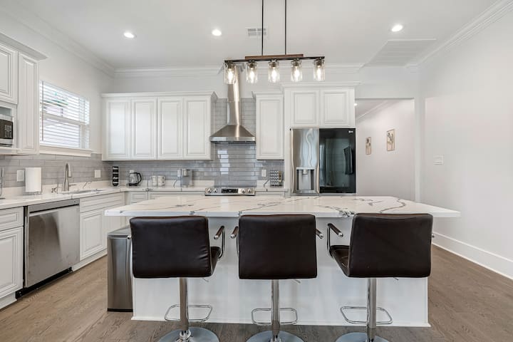 Private Pool Oasis in Mid-City: Enjoy Fun in NOLA!