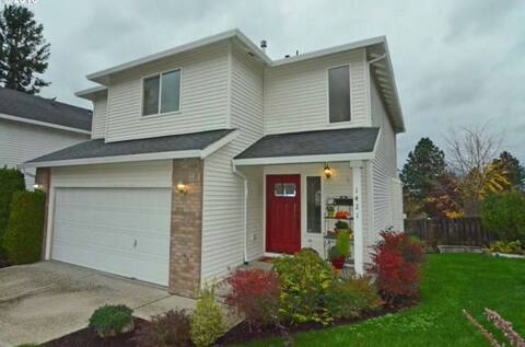 Cozy newly renovated house conveniently located
