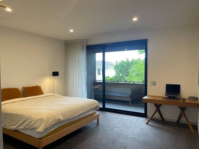 Brighton Luxury Home Retreat. 300m to the Beach gallery image 3