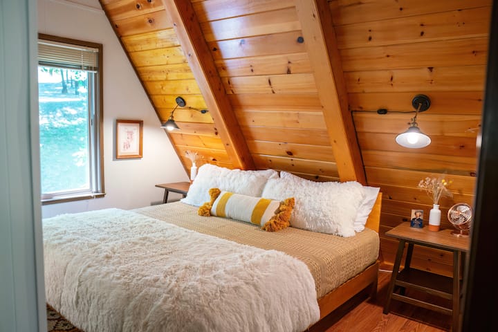 Upstairs cozy king bed.