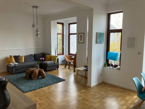 Leistungsstarkes Airbnb: Beautiful old building apartment Varenwald-List in Vahrenwald