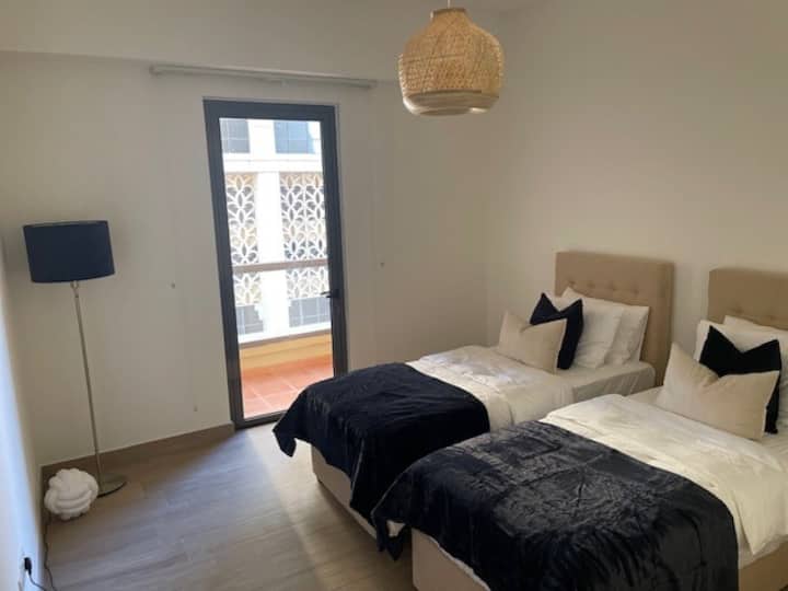 חדר שינה שני (זמין כשתי מיטות יחיד או מיטת קינג סייז אחת