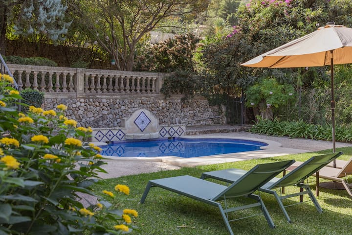 6-bedroom villa with pool, garden & AC in Sóller