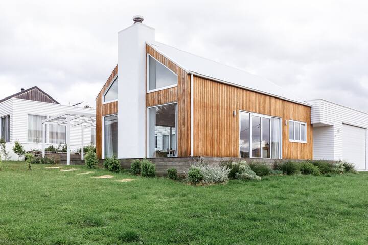 Large modern comfortable – 6 beds – 2 bathrooms gallery image 5