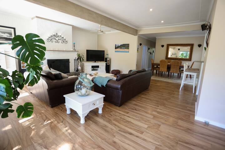 Breezy Beach House – Avalon Beach Awaits! gallery image 3