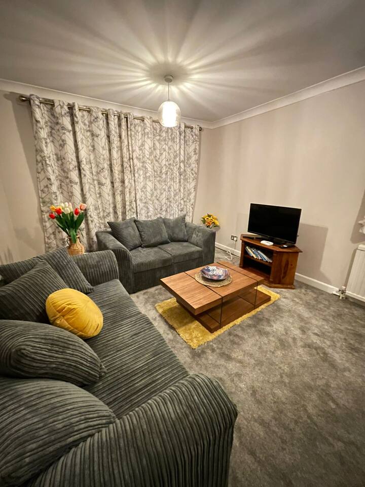 Stunning Stylish House in Bedford with driveway Houses for Rent in