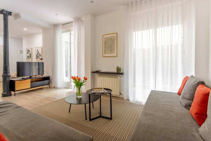 Calle Mayor, central, bright & spacious, AC, WiFi. gallery image 4