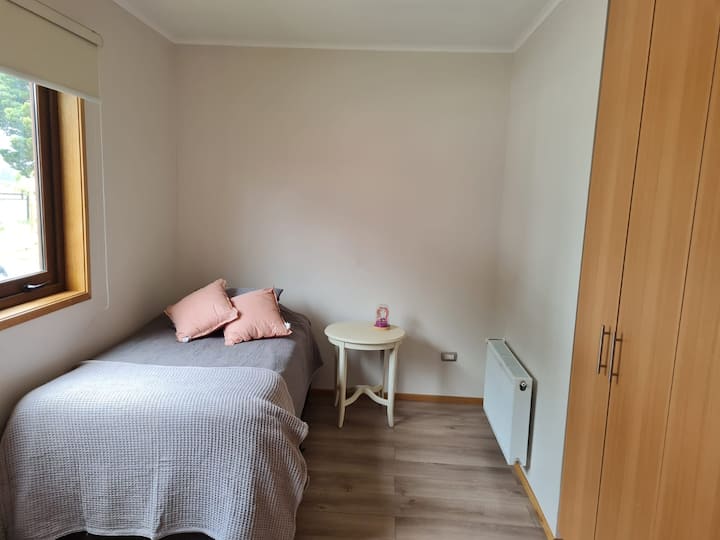 غرفة النوم رقم 4، حمام داخلي. سرير تراندل