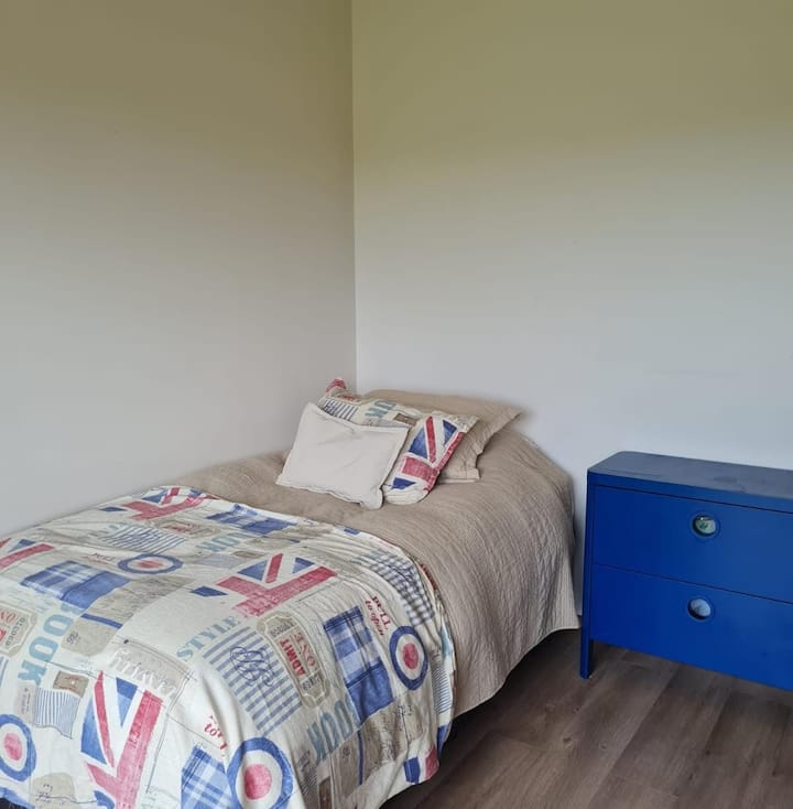 غرفة النوم ## سرير متحرك