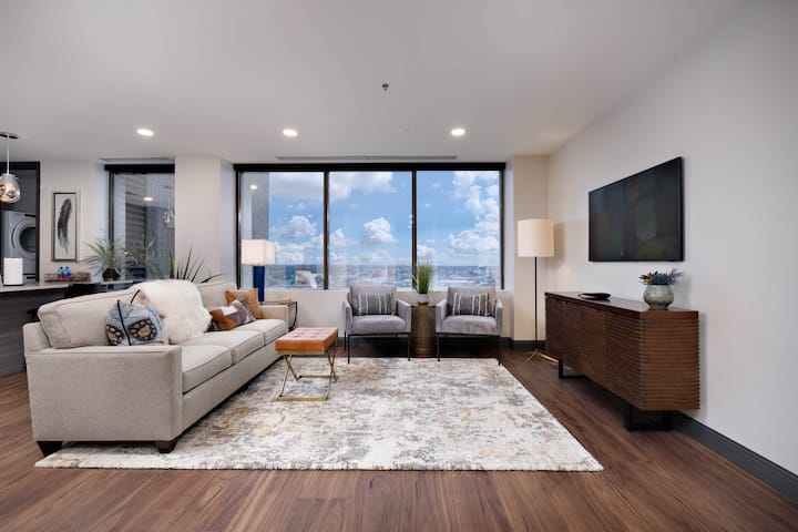 Luxury Downtown High-Rise Suite