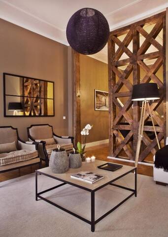 NEW! Downtown Apt Premium T2 | LIFT by LFS gallery image 2