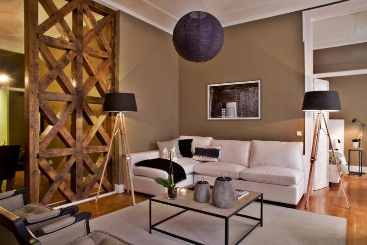 NEW! Downtown Apt Premium T2 | LIFT by LFS gallery image 3