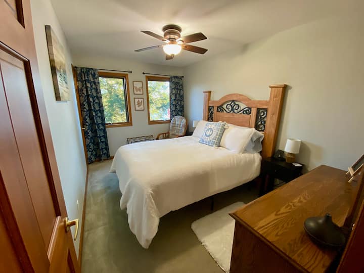 Acogedora habitación con una vista fantástica!
Cama tamaño queen.