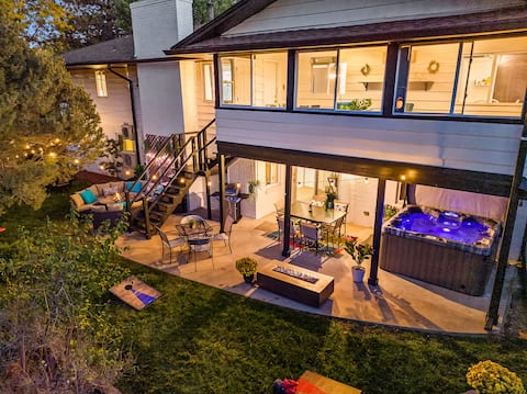 Sleeps 20, Hot Tub, Red Rocks, 20mins to Denver