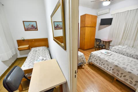 Habitación Cuádruple, 4 camas simples y desayuno